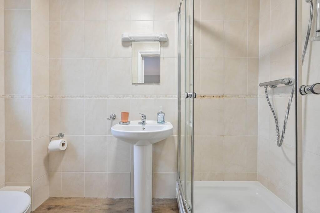 Spacious Sandbanks Apartment Near Beach And Bars With Free Parking Poole Dış mekan fotoğraf